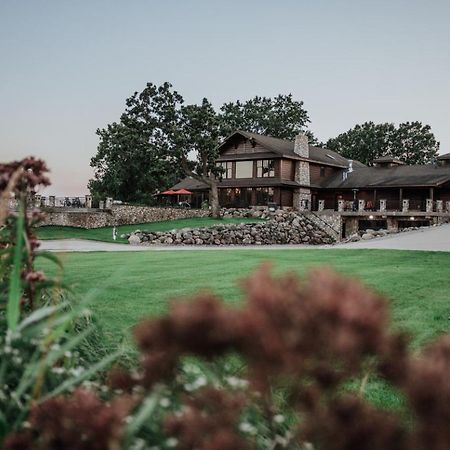 Гостевой дом The Getaway - A 500 Acre Estate Pequot Lakes Экстерьер фото