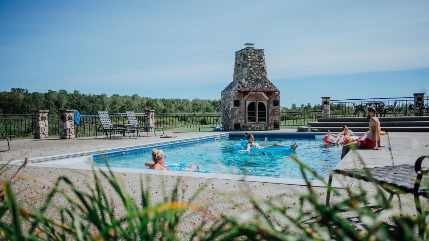 Гостевой дом The Getaway - A 500 Acre Estate Pequot Lakes Экстерьер фото